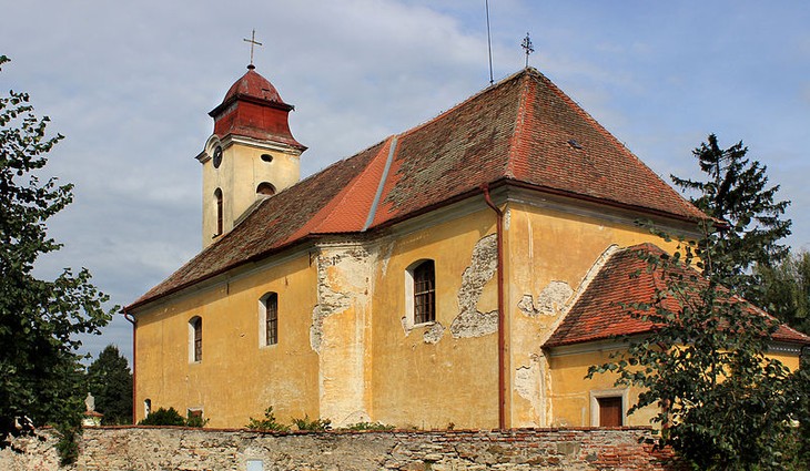 Kostelní_Lhota,_church