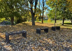 Lavičky_z_recyklovaného_textilu_Mar._Hory_foto_MO_Mariánské_Hory_a_Hulváky