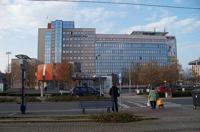 Olomouc,_Jeremenkova_40a_a_40,_krajský_úřad_a_poliklinika