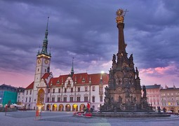 Olomouc_at_night_-_panoramio