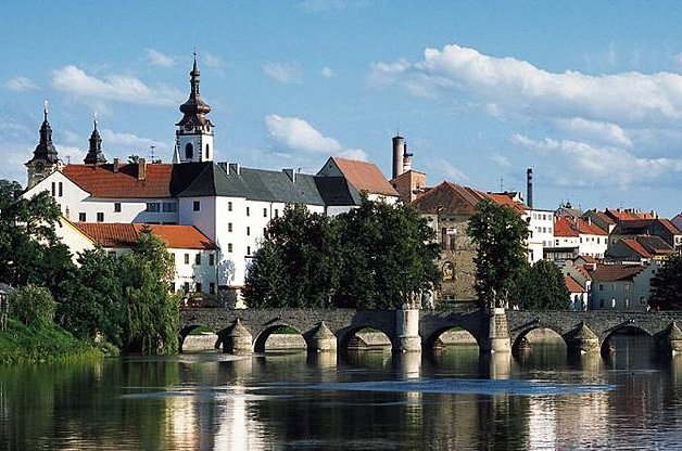 Pisek_castle_and_bridge