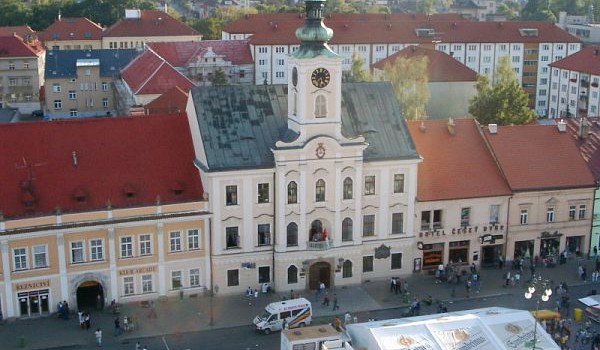 Rokycany-town_hall_and_main_square