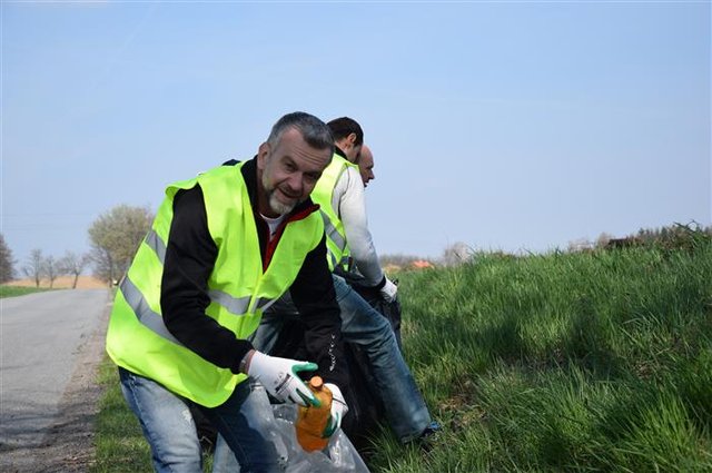 Tisíce dobrovolníků uklízí odpadky. Začala Čistá Vysočina