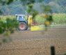 Tractor_spraying_pesticides_IMG_5235