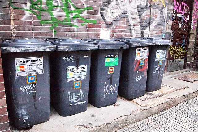 Trash_bins_in_Prague