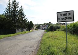 Vjezd_do_Chomoutova