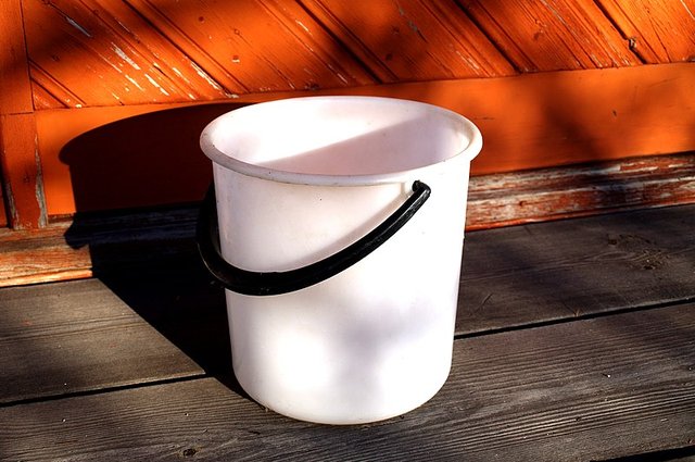 White_plastic_bucket