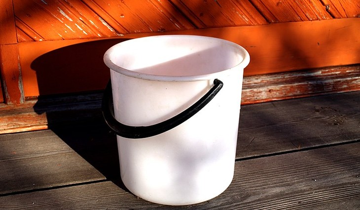 White_plastic_bucket