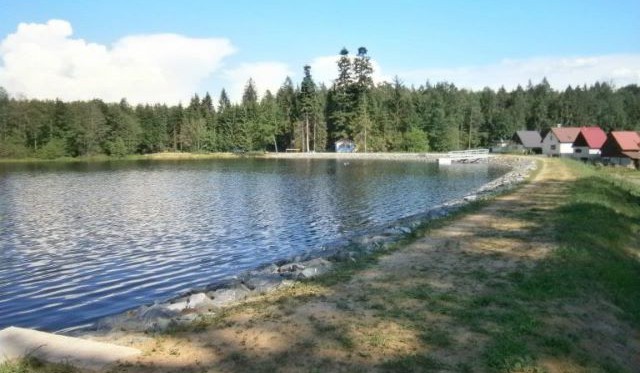 Zrekonstruovaný Lovětínský rybník na Chrudimsku zadrží i stoletou vodu