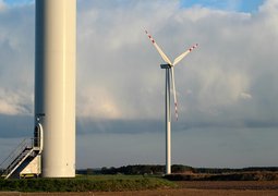 alicja-the-windmills-3353246_640