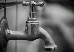carola68-water-tap-4876800_640