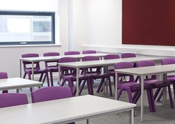 classroom-4919801_640