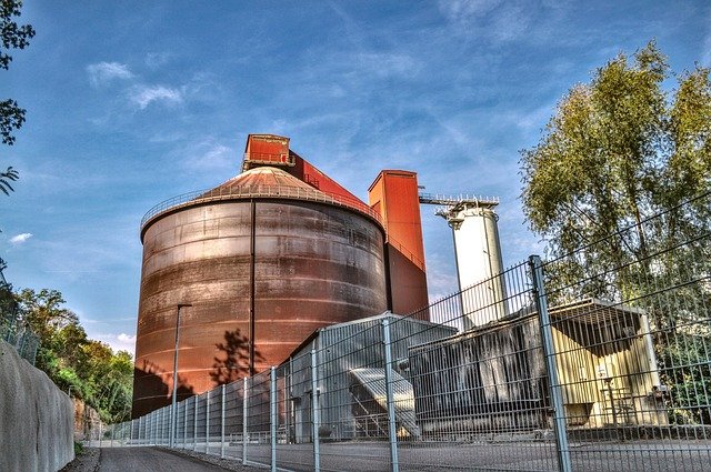 daniel9775-cement-plant-3733569_640