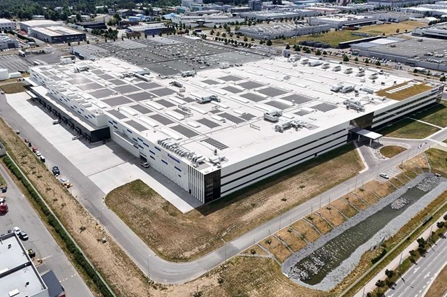 foto-vyrobniho-arealu-panasonic-v-plzni