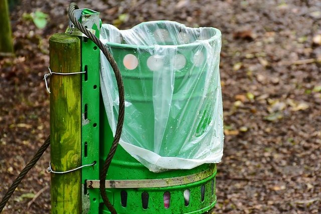 garbage-can-2559457_640
