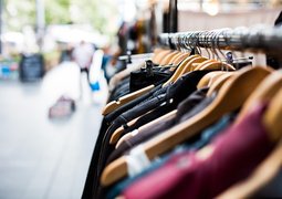 hangers-1850082_640