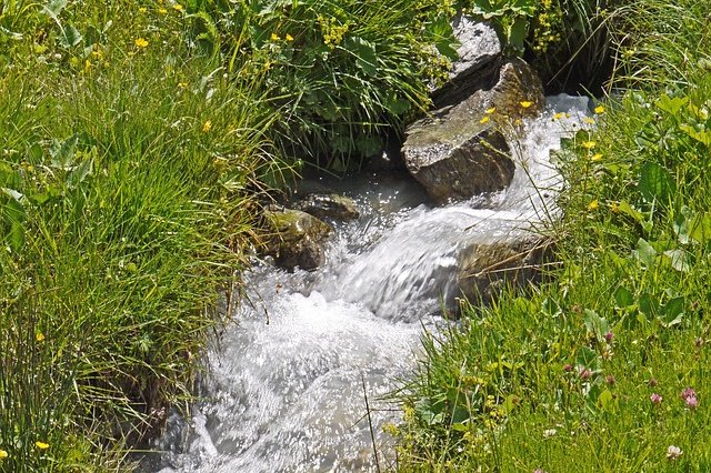 hpgruesen-mountain-spring-2676322_640