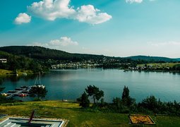 mistr31-lake-5492829_640