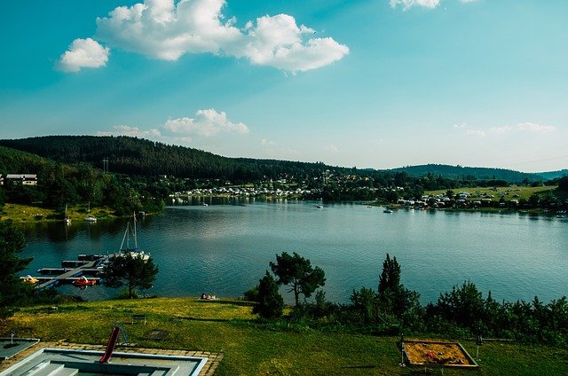 mistr31-lake-5492829_640