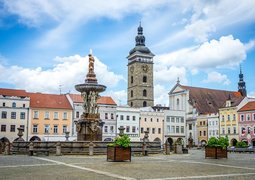 old-town-square-6526892_640