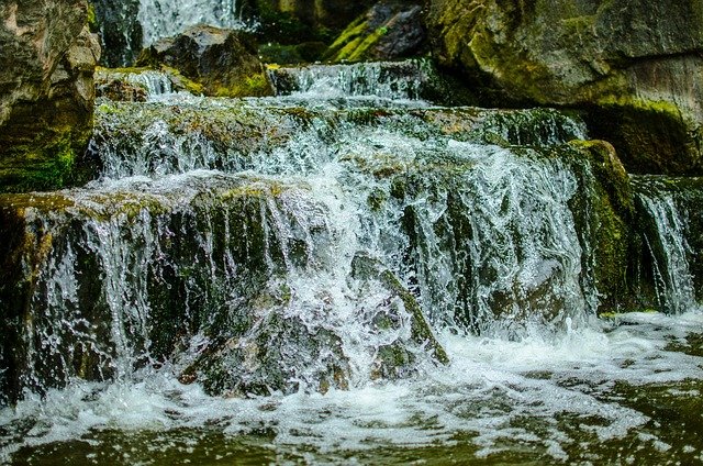 paulapaulsen-waterfall-4072769_640