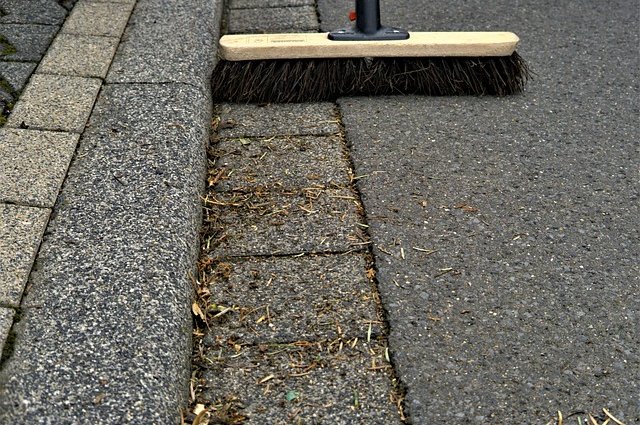 silberkugel66-dirty-roadside-7032962_640