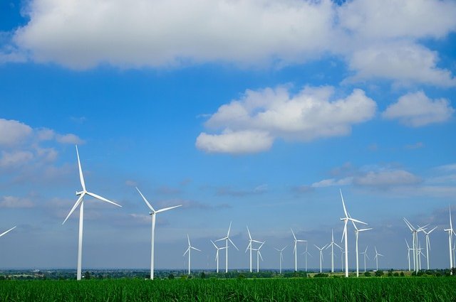 suwit_luangpipatsorn-fields-of-wind-turbines-2707526_640