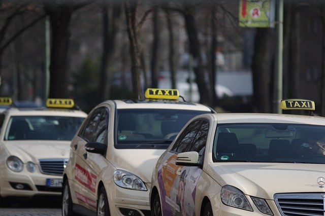 taxi-5256235_640