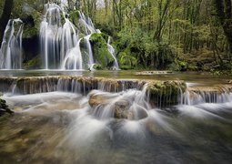 wenphotos-waterfalls-1144130_640