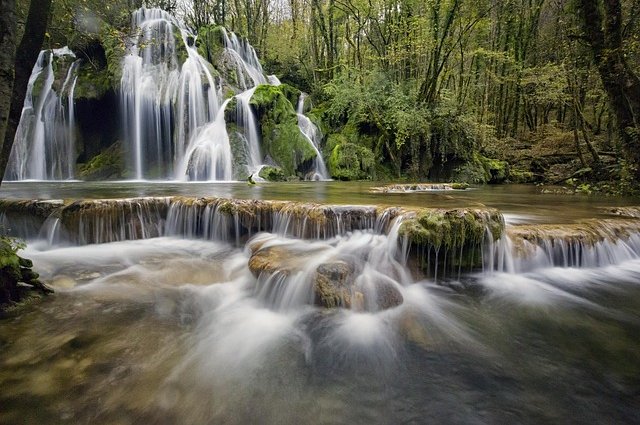wenphotos-waterfalls-1144130_640