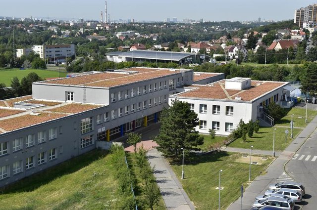 zelené střechy Praha.eu_Zakladni_skola_Bratri_Vencliku