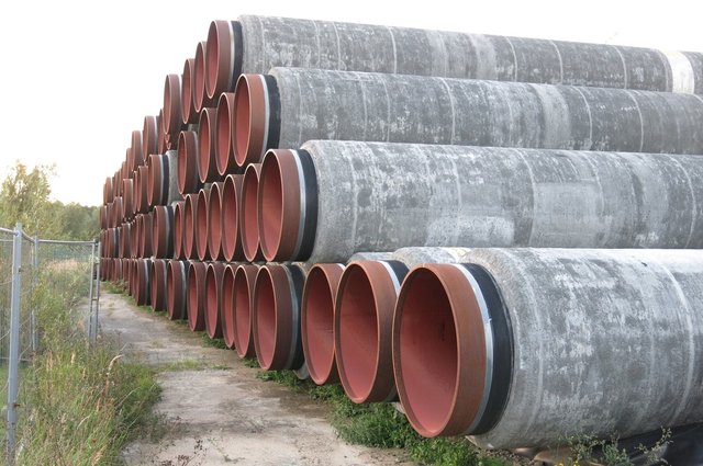 1200px-Stack_of_pipes_North_Stream_2.jpg