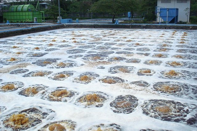 800px-Aerated_pool_for_waste_water_treatment.jfif