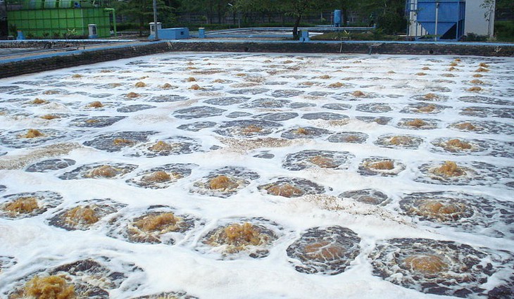800px-Aerated_pool_for_waste_water_treatment.jfif