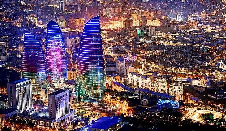 800px-Baku_city_at_night