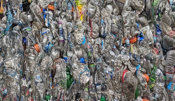 800px-Bales_of_PET_bottles_closeup