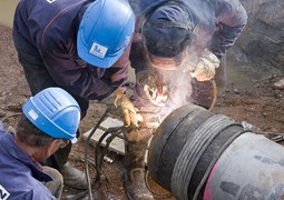 800px-Constructing_natural_gas_pipe,_Finland