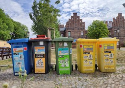 800px-Czech_bins_to_collect_different_wastes.jpg