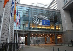 800px-European_Parliament_building_Brussels_3