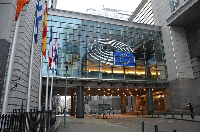 800px-European_Parliament_building_Brussels_3