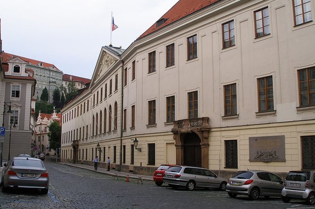 800px-Praha,_Poslanecká_sněmovna_Parlamentu_České_republiky.jpg