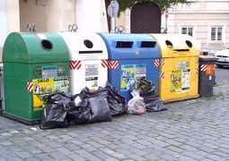 800px-Waste_collection_in_Prague_(2011).jpg
