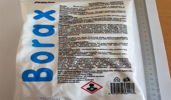 BORAX, látka často využívaná dětmi k výrobě slizů, může poškodit reprodukční schopnost. Inspektoři
