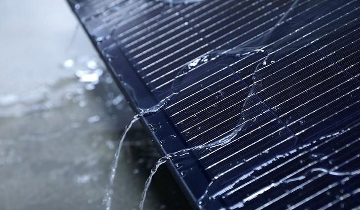 Bezrámový fotovoltaický panel DAH Solar 550 W image