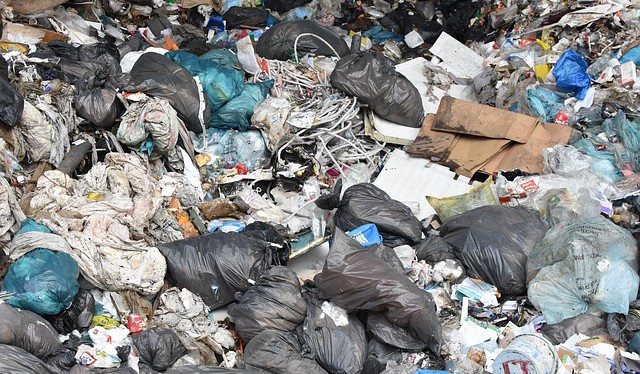 ČR zaostává za sousedními zeměmi ve využívání odpadů, bez zvýšení skládkovacího poplatku se nepohn