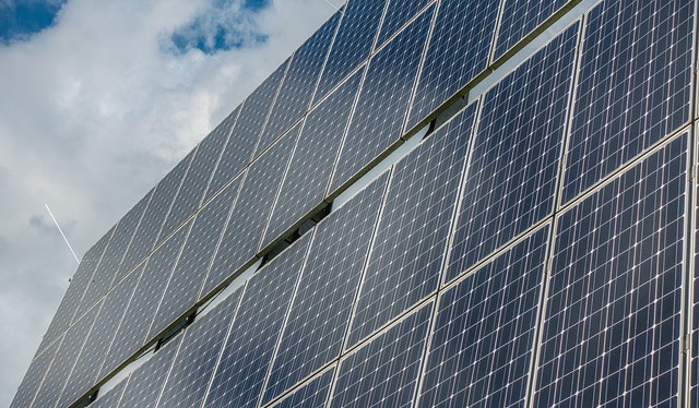 Čeká Evropu další solární boom? Dovozní cla na levné čínské panely končí