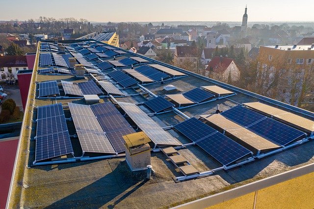 Česko přichází o levnou solární energetiku - ztrácíme na ostatní státy V4