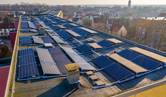 Česko přichází o levnou solární energetiku - ztrácíme na ostatní státy V4