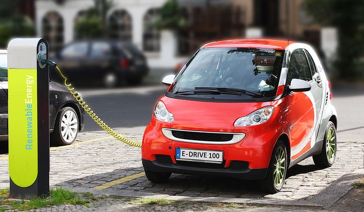 Deloitte: Do roku 2030 bude třetina nově prodaných aut elektrických