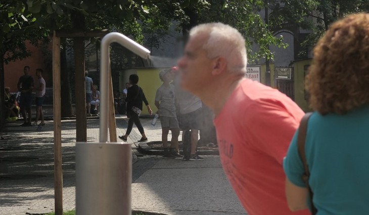 Do centra Prahy dorazila mlžítka, která snižují teplotu